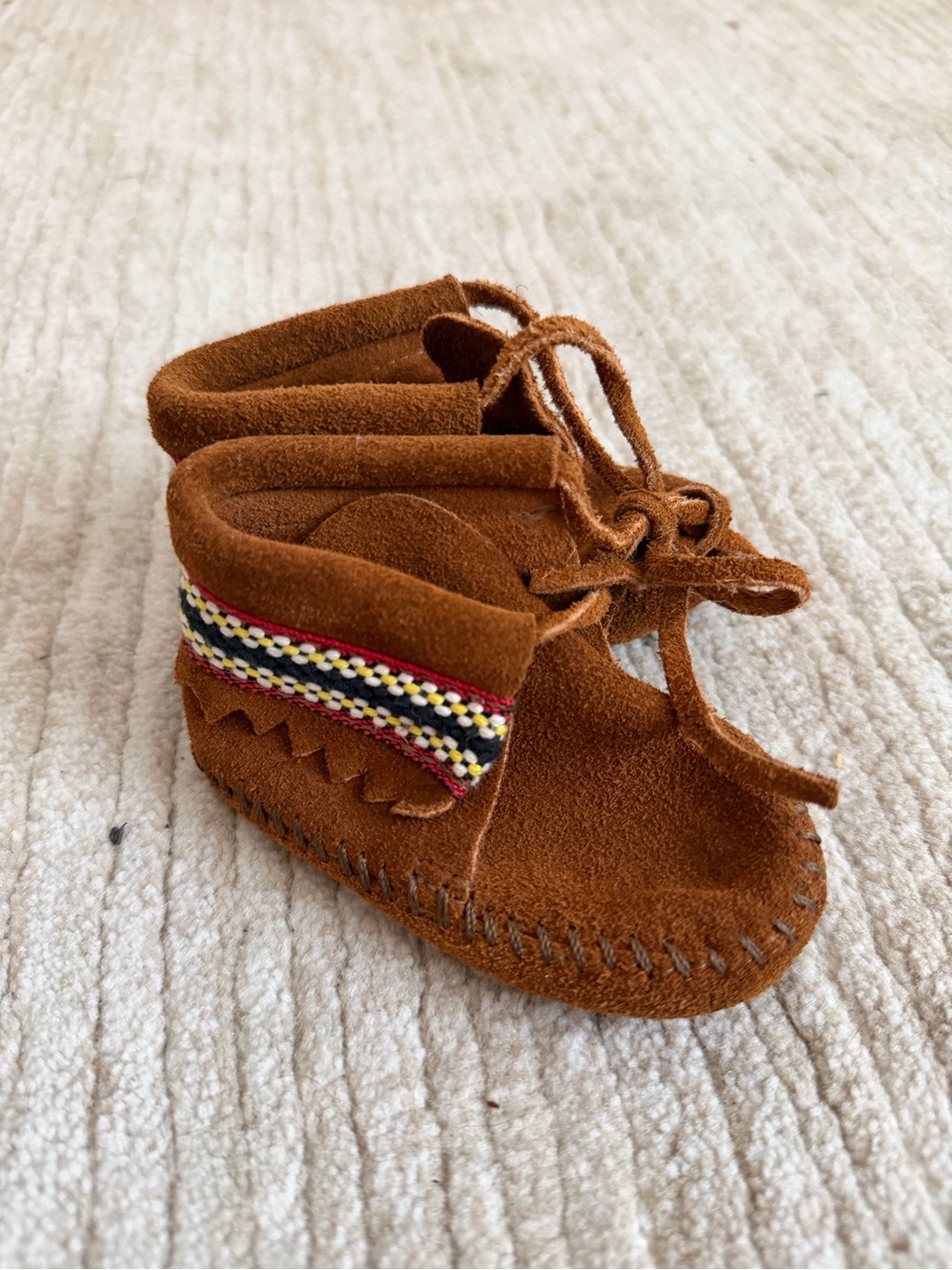 Minnetonka Kids Tan Suede Moccasins with Multicolor Trim Sz 2
